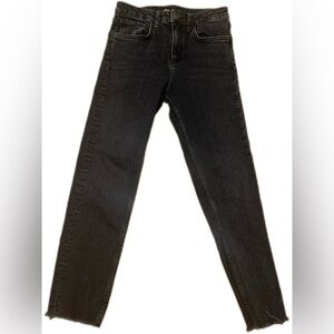 Zara Black Cotton‎ Skinny Jeans with raw hem
Size 4